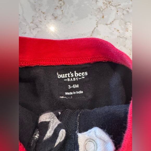 Burt’s bees - 3-6M, Charming XO Pattern Kids One-Piece with Red Accents - Picture 2 of 6